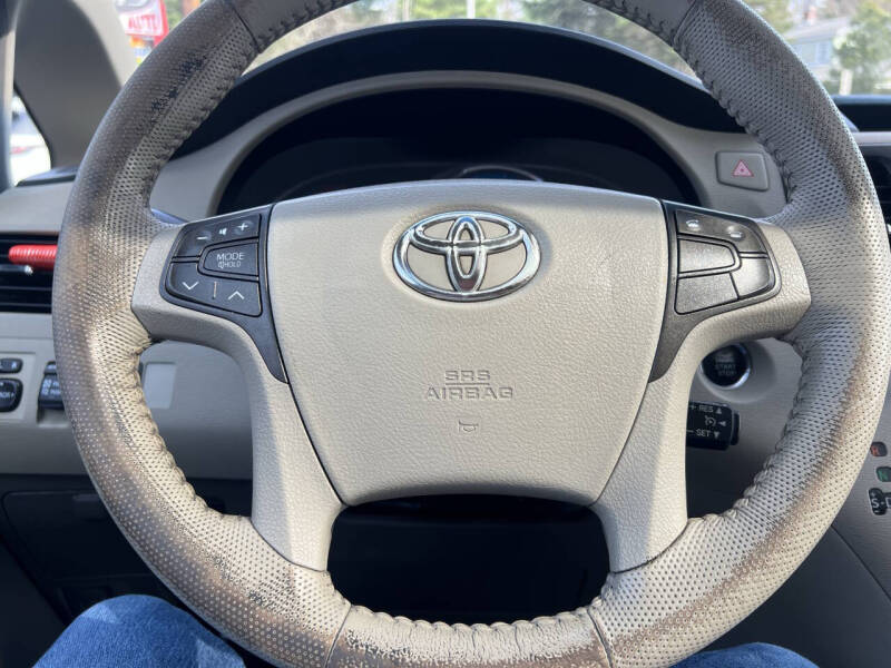 2012 Toyota Sienna XLE 7-Passenger