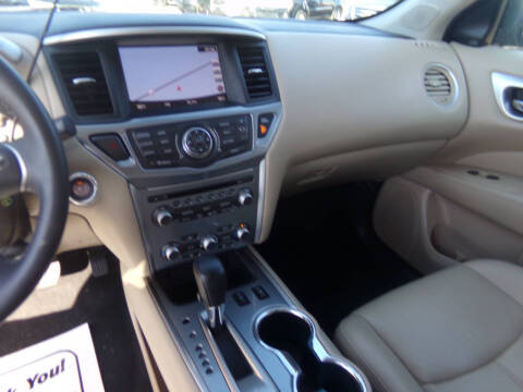 2017 Nissan Pathfinder SL