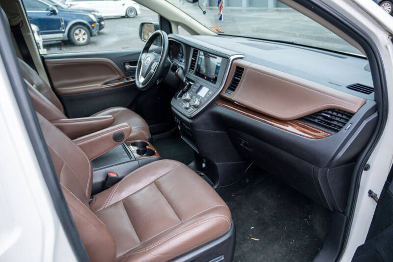 2015 Toyota Sienna Limited Premium 7-Passenger