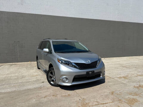 2016 Toyota Sienna SE 8-Passenger