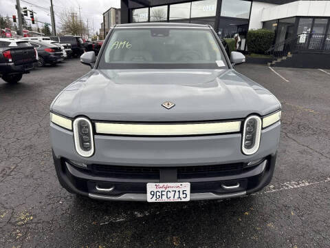 2023 Rivian R1S Adventure
