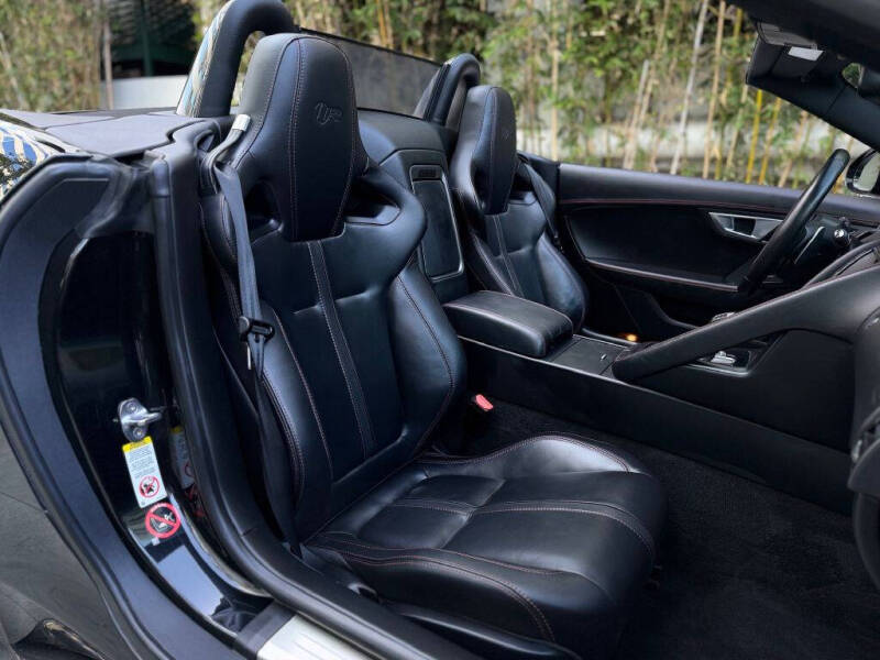 2016 Jaguar F-TYPE R