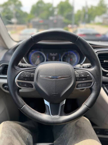 2017 Chrysler Pacifica Touring-L