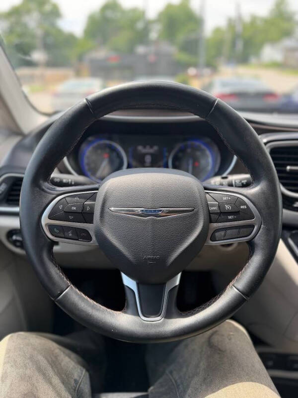 2017 Chrysler Pacifica Touring-L