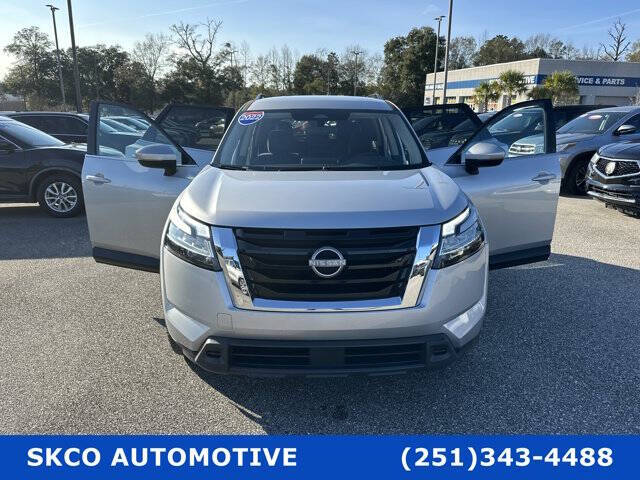 2022 Nissan Pathfinder SV