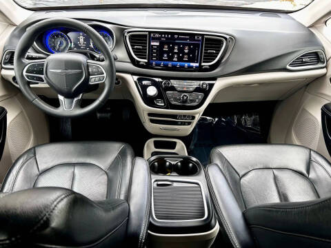 2022 Chrysler Pacifica Touring L