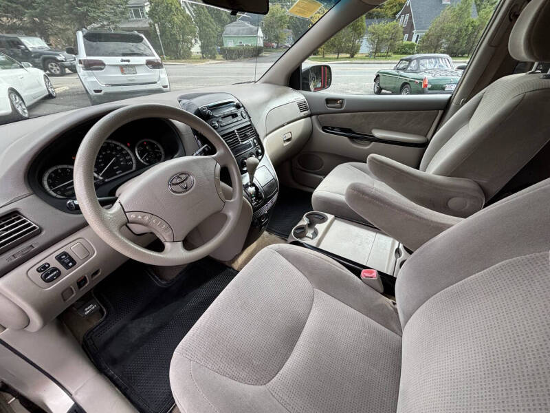 2005 Toyota Sienna LE 7 Passenger