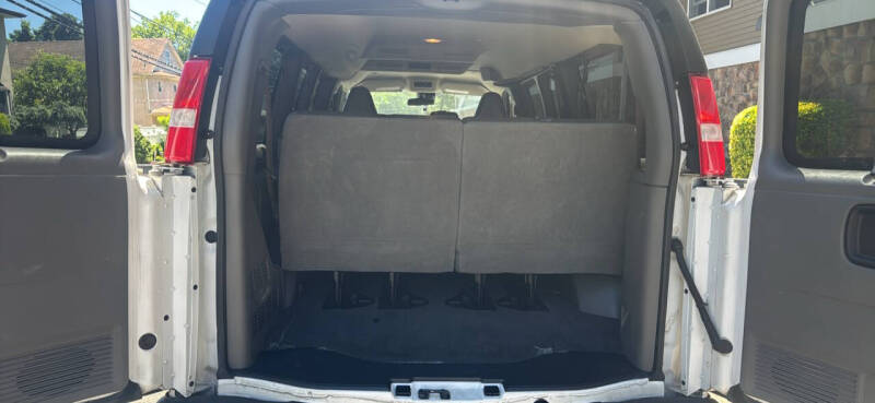 2022 Chevrolet Express LS 3500