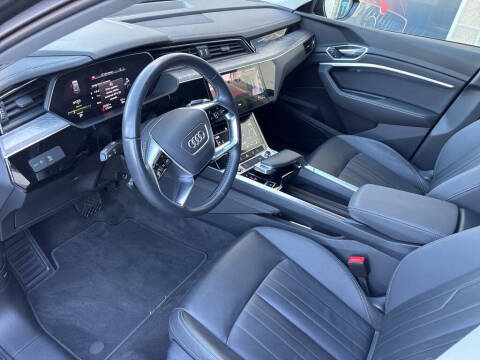 2021 Audi e-tron quattro Premium