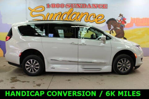 2020 Chrysler Pacifica for sale at Sundance Chevrolet in Grand Ledge MI