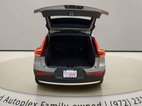 2025 Volvo XC40 B5 Plus Bright Theme