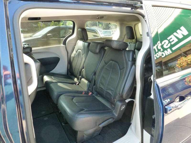 2017 Chrysler Pacifica Touring-L Plus