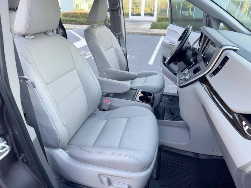 2020 Toyota Sienna XLE 8-Passenger