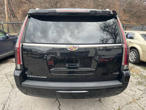2018 Cadillac Escalade Luxury