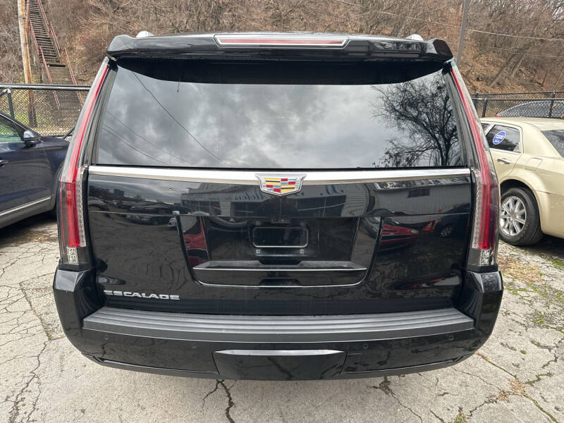 2018 Cadillac Escalade Luxury
