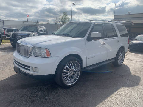 2006 Lincoln Navigator for sale at AJOULY AUTO SALES in Moore OK