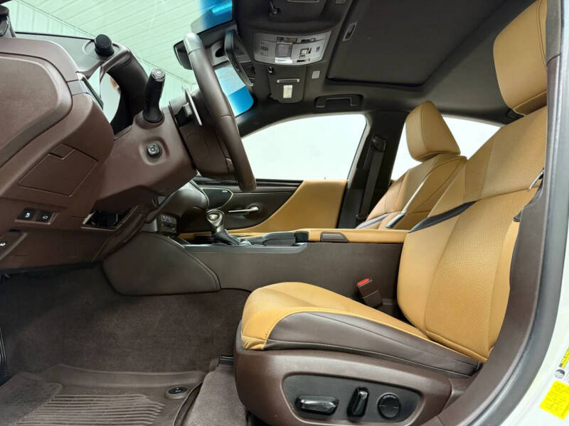 2021 Lexus ES 300h