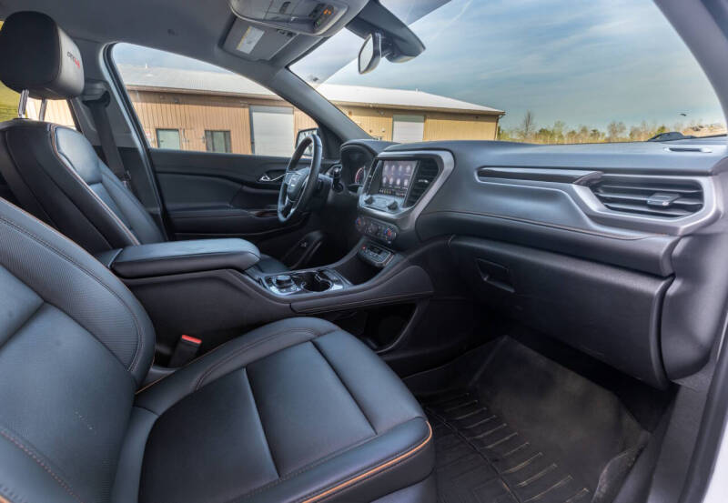2023 GMC Acadia AT4
