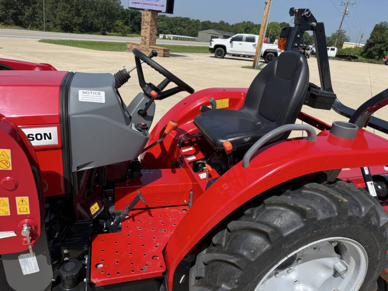 2023 MASSEY FERGUSON 1825E