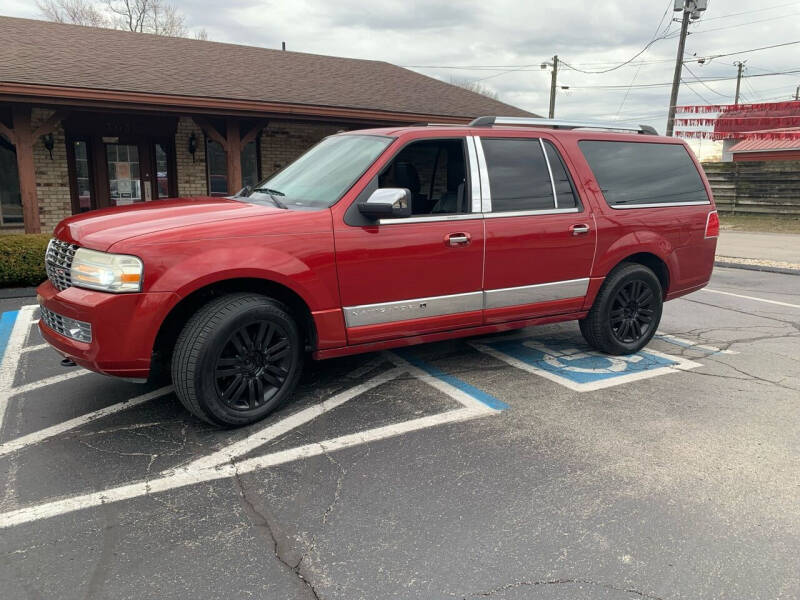 2009 Lincoln Navigator L for sale at Clarks Auto Sales in Connersville IN