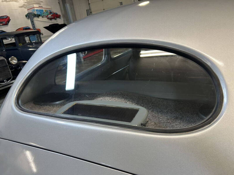 1947 Ford Super Deluxe