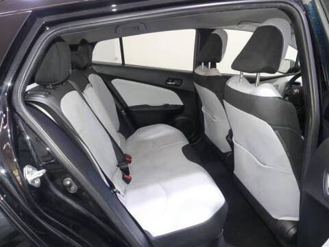 2022 Toyota Prius LE