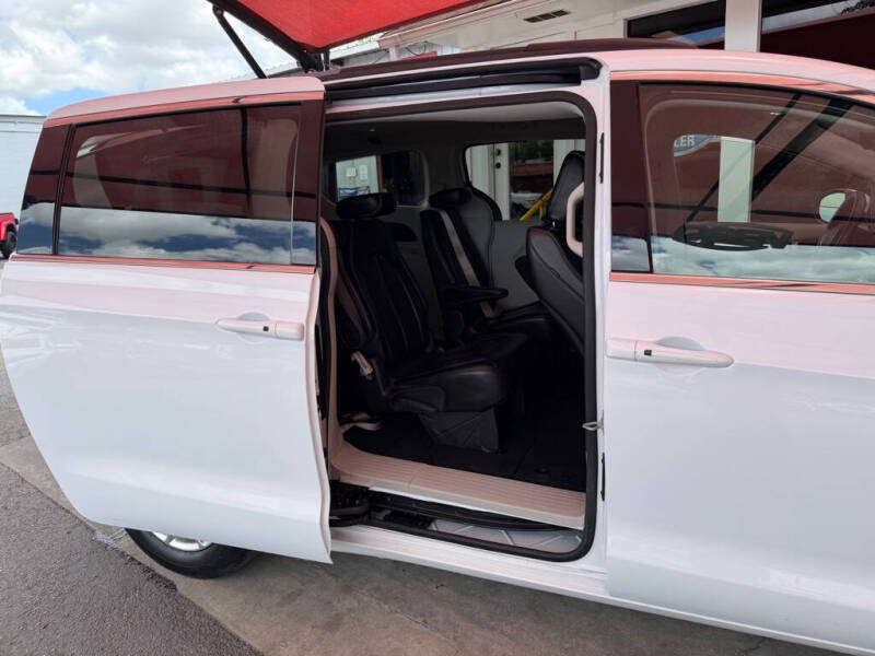 2021 Chrysler Voyager LXi