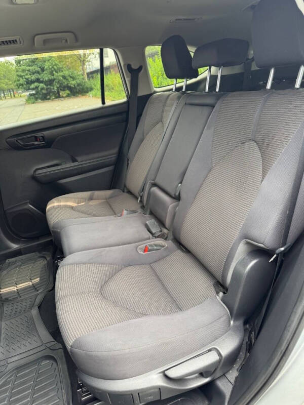 2021 Toyota Highlander LE