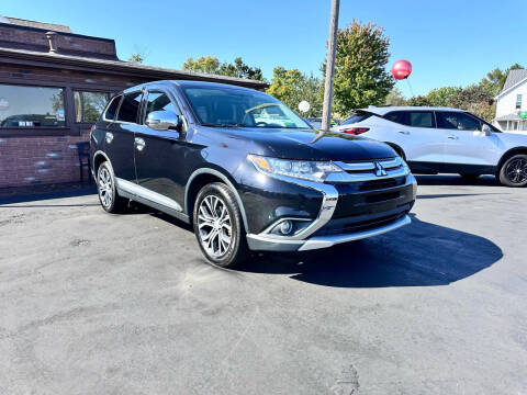 2017 Mitsubishi Outlander for sale at Valpo Motors in Valparaiso IN