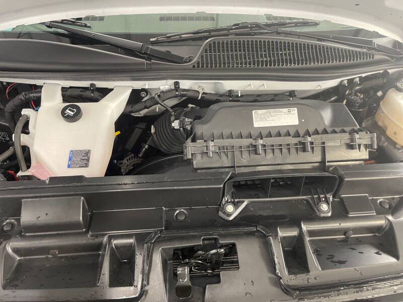 2025 Chevrolet Express LT 3500