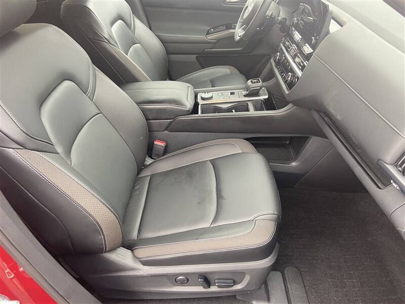 2023 Nissan Pathfinder SL