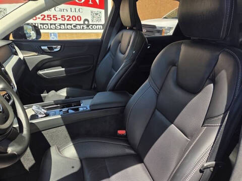 2025 Volvo XC60 B5 Ultra Dark Theme