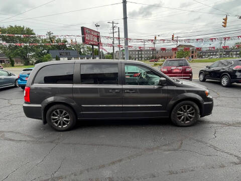 2015 Chrysler Town and Country S