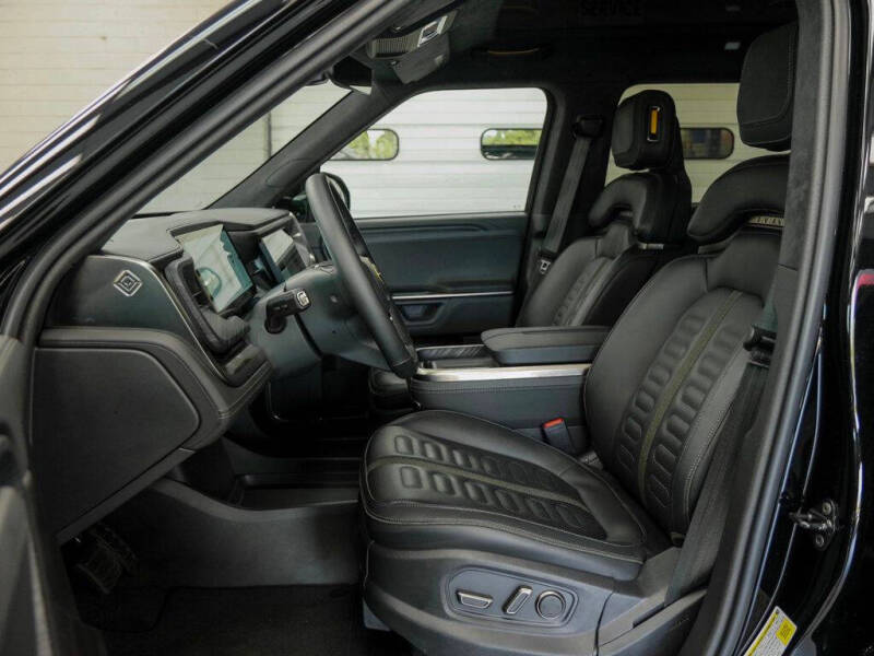 2025 Rivian R1S