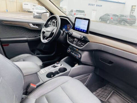 2020 Ford Escape Titanium