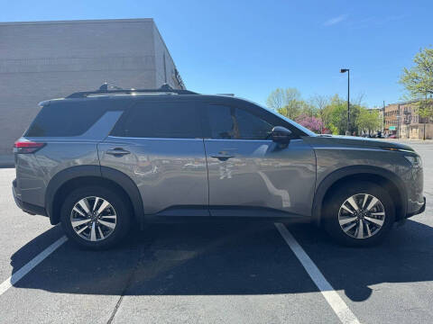 2022 Nissan Pathfinder SL