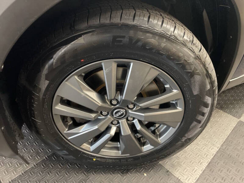 2022 Nissan Pathfinder SV