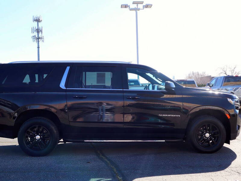 2023 Chevrolet Suburban LT