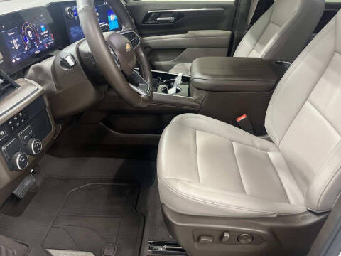 2025 Chevrolet Suburban LT