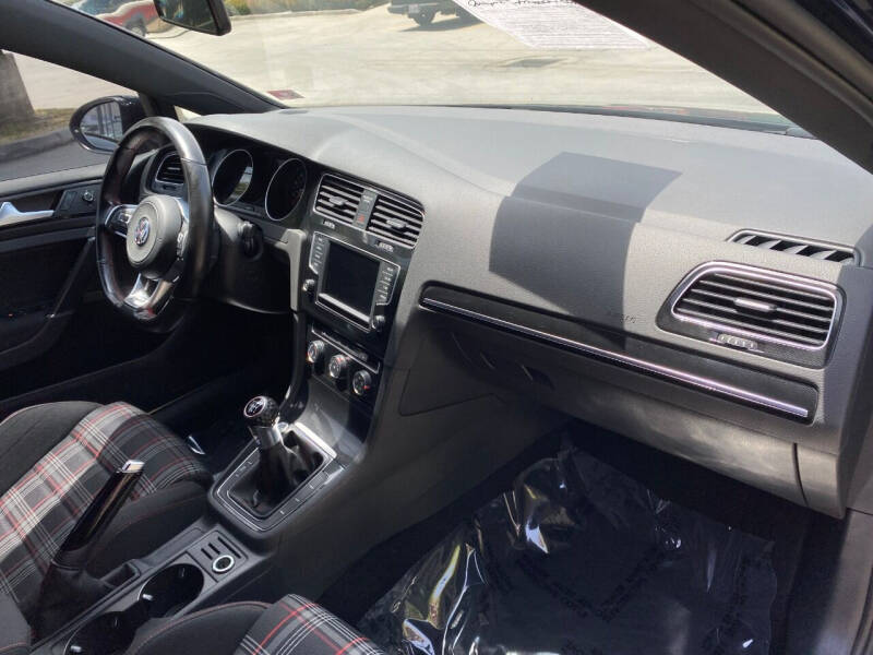 2017 Volkswagen Golf GTI Sport