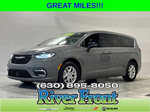 2025 Chrysler Pacifica Select Photo