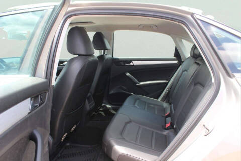 2012 Volkswagen Passat SE