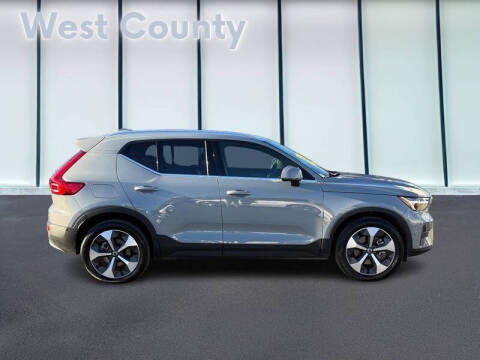 2025 Volvo XC40 B5 Plus Bright Theme