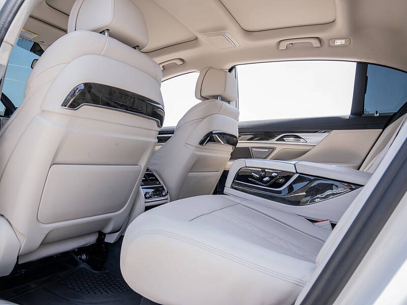 2022 BMW 7 Series 740i