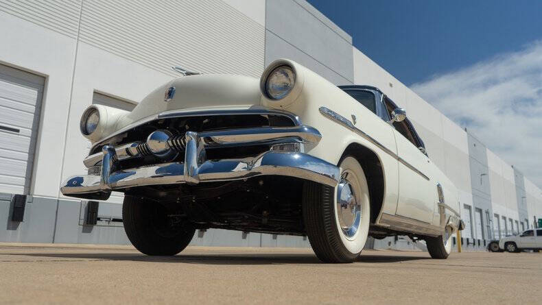 1953 Ford Crestline