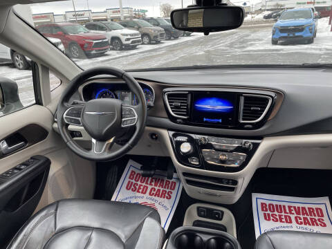 2017 Chrysler Pacifica Touring-L