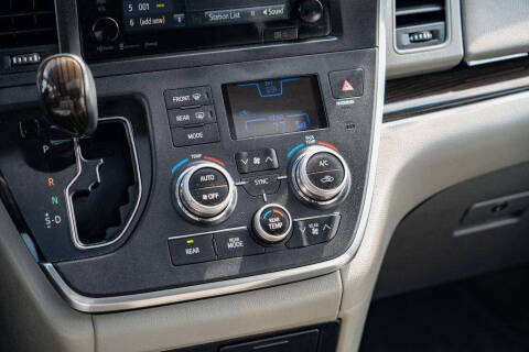 2017 Toyota Sienna XLE Premium 7-Passenger