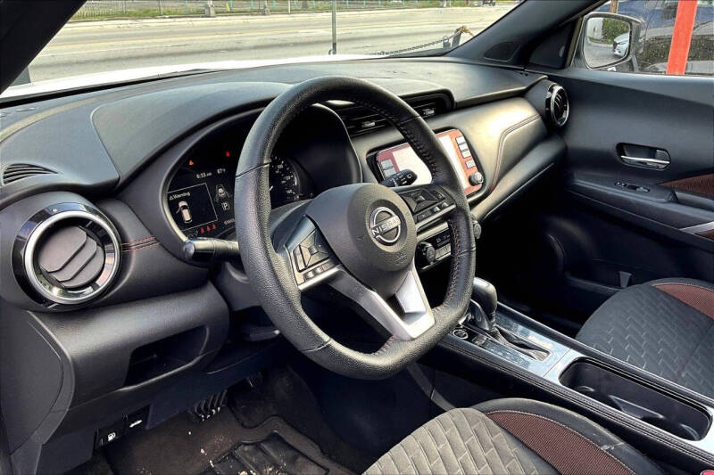 2022 Nissan Kicks SR