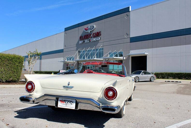 1957 Ford Thunderbird