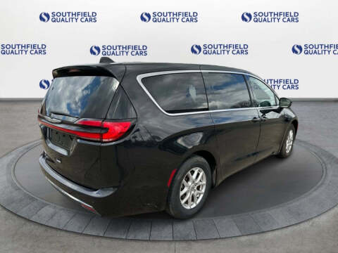 2023 Chrysler Pacifica Touring L